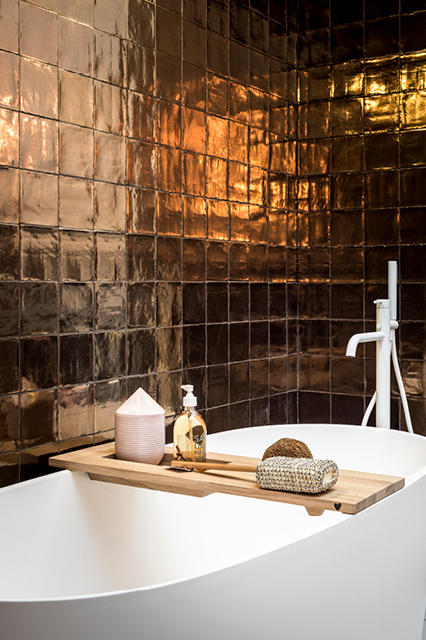 Villa Dark Gold I vtwonen tegels by Douglas & Jones