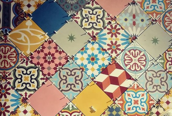 Designtegels bonte mix in de badkamer - Designtegels.nl