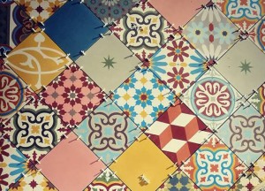 Designtegels bonte mix in de badkamer - Designtegels.nl