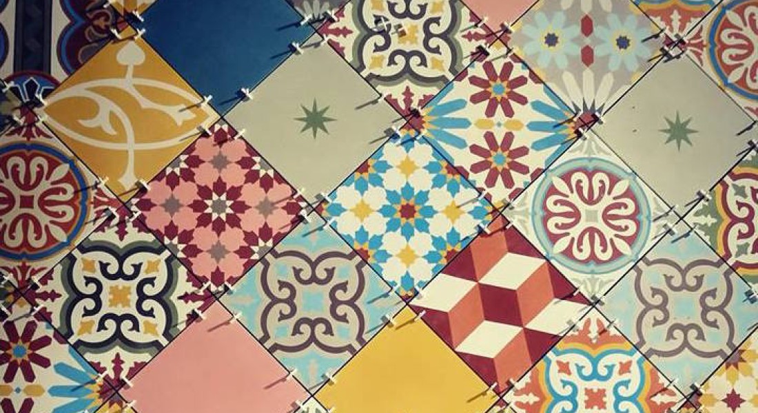 Designtegels bonte mix in de badkamer