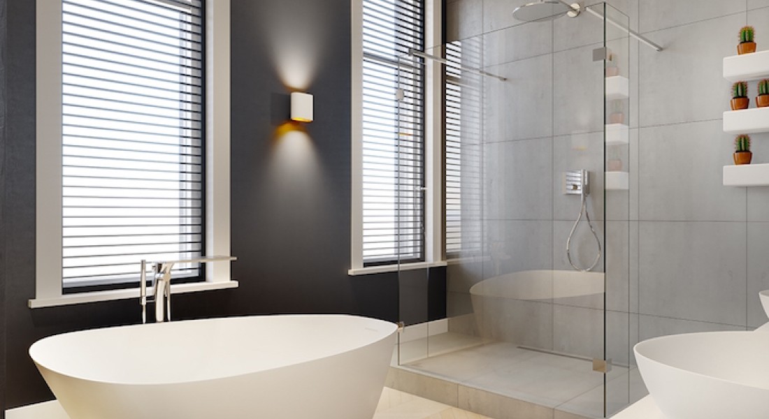 Een luxe badkamer met een solid surface bad