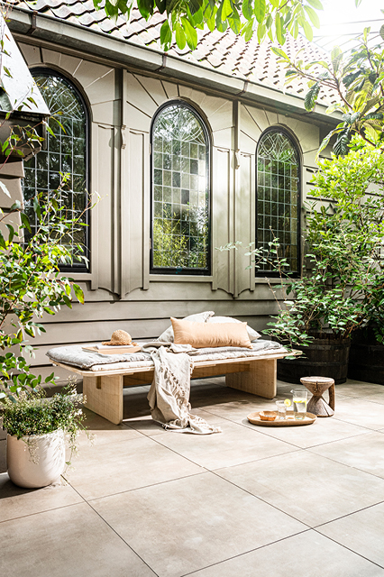 SOLOSTONE Uni Beton Olive | vtwonen buitentegels by Douglas & Jones