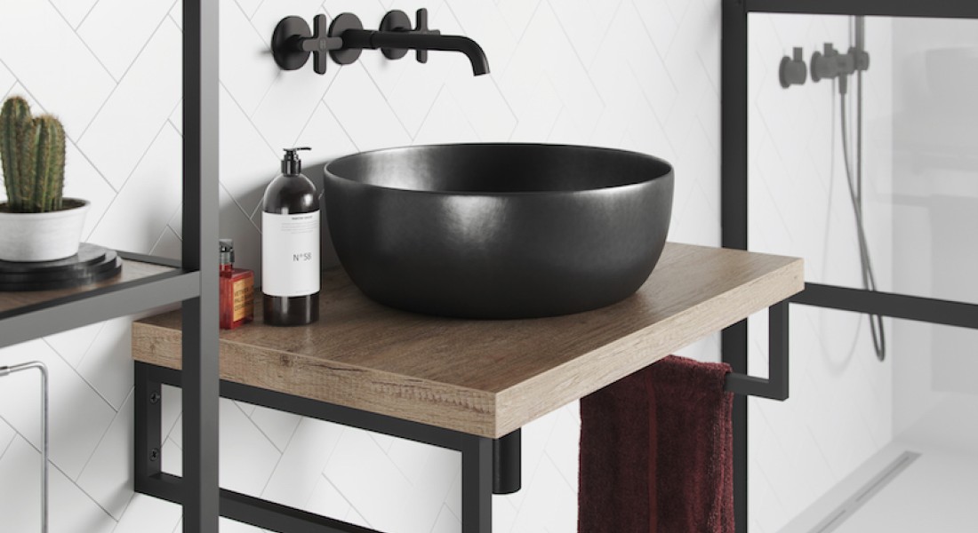 Zwarte frames & elementen in de badkamer