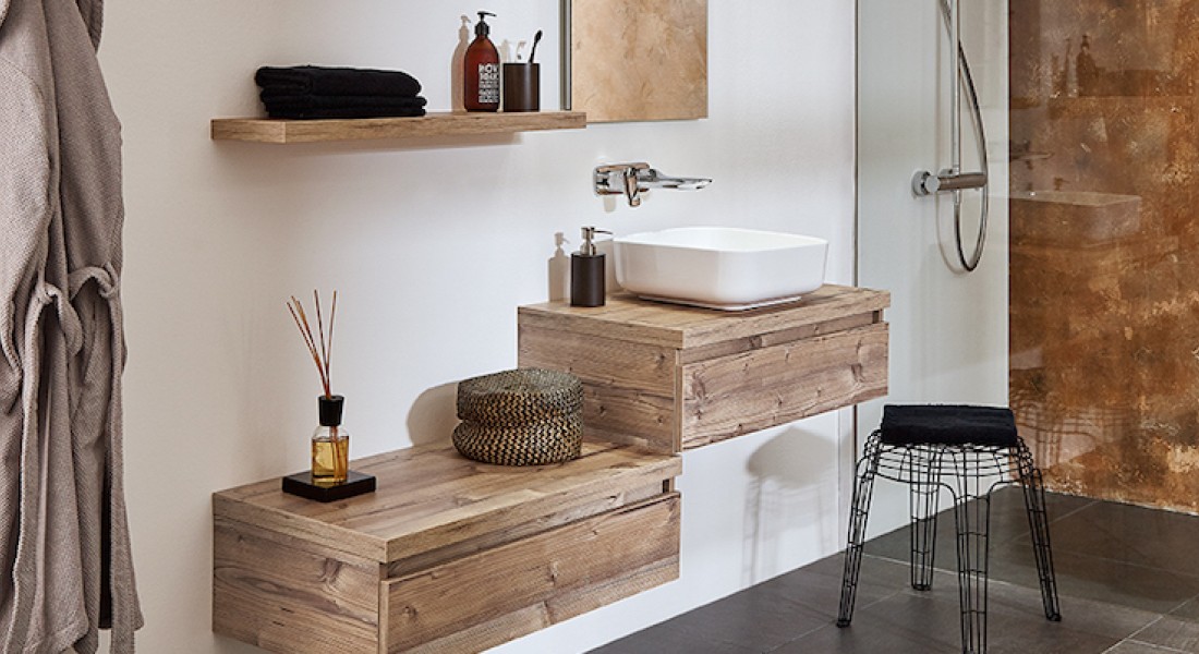 Mooi hout in de badkamer