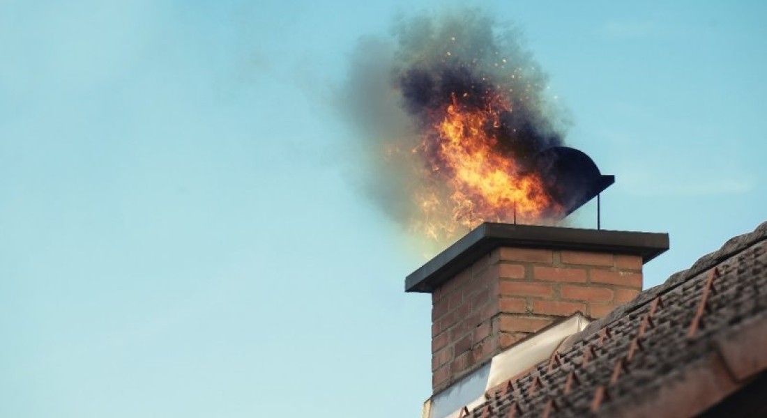 Schoorsteenbrand: wat dekt de verzekering?