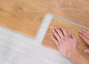 Een nieuwe vloer aanleggen is meestal prijzig: hoe kun je dit financieren? - 