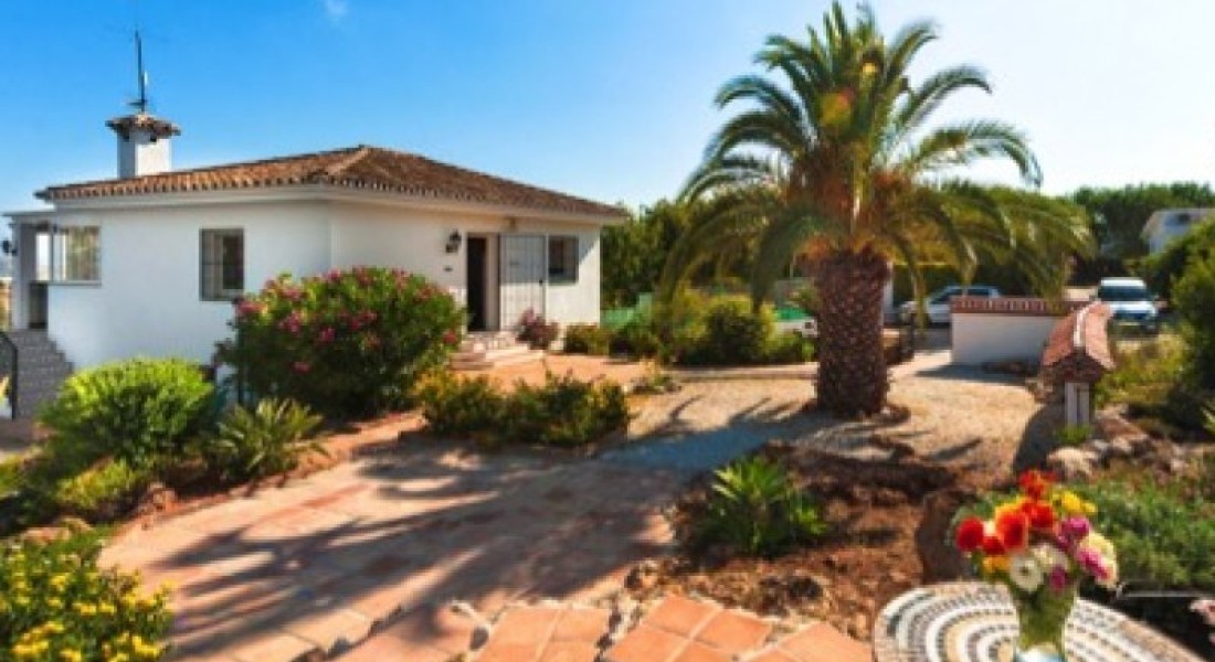 Tuin inspiratie â€“ Tuinterras met ingebouwde wijnbar en tuin barbecue