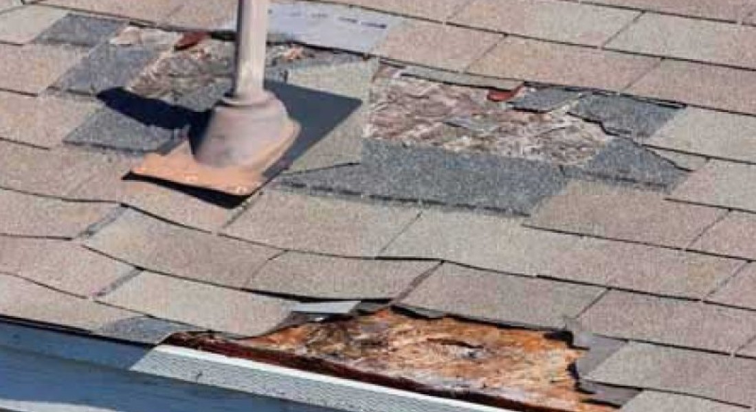 Een daklekkage na een storm? Hier moet je allemaal aan denken!