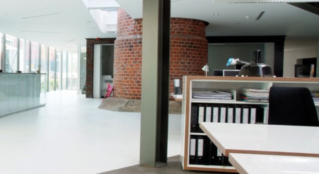 Creeer een industriële badkamer met betonlook