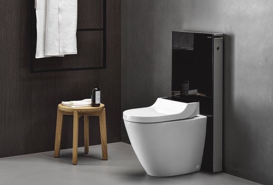 Nieuw! De vloerstaande AquaClean Tuma douchewc - Geberit