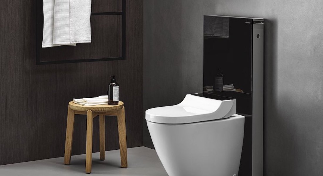 Nieuw! De vloerstaande AquaClean Tuma douchewc