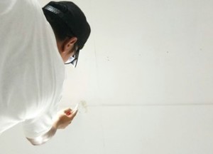 Het plafond in de badkamer schilderen - 