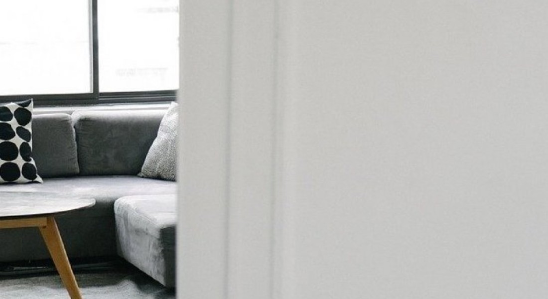 Unieke industriële tv kast en ronde salontafel