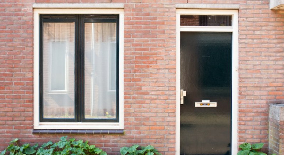 Voordelen van kunststof en houten kozijnen