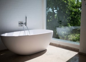 Zo integreer je een vrijstaand bad in je badkamer - 