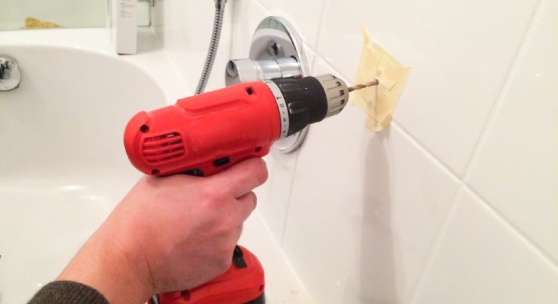 Hoe kun je het beste in badkamer tegels boren