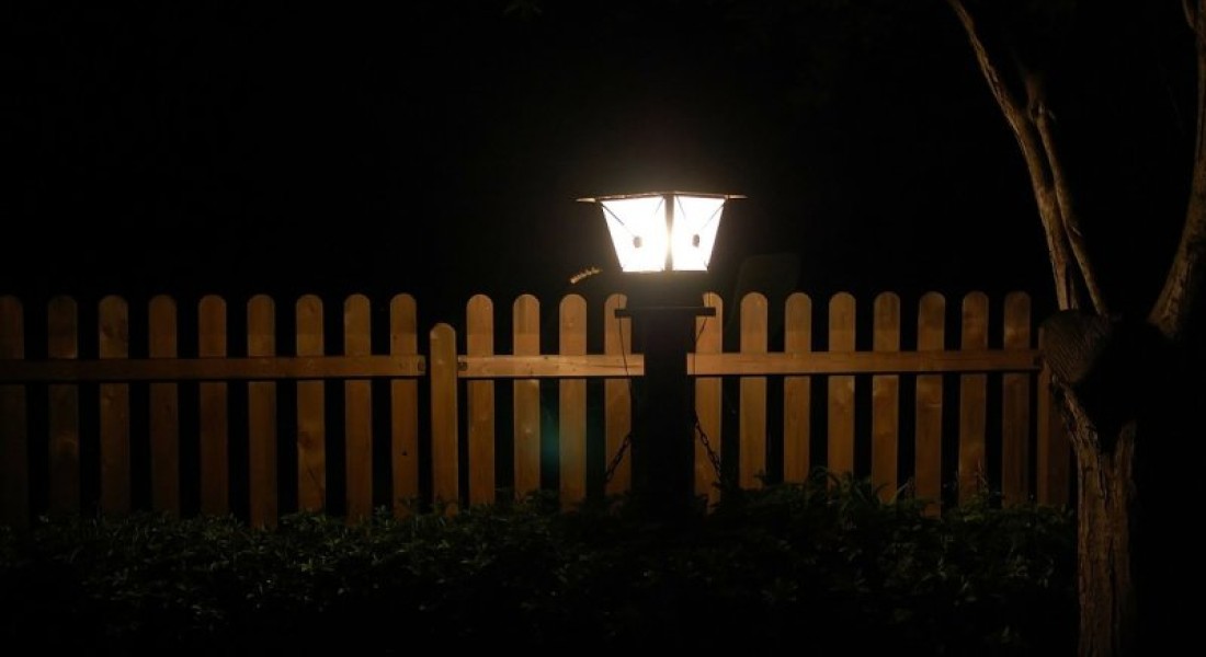 Verlicht donkere hoekjes om optimaal van je tuin te genieten