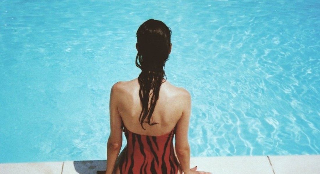 Hou de kwaliteit van het zwembadwater hoog met zwembadzout