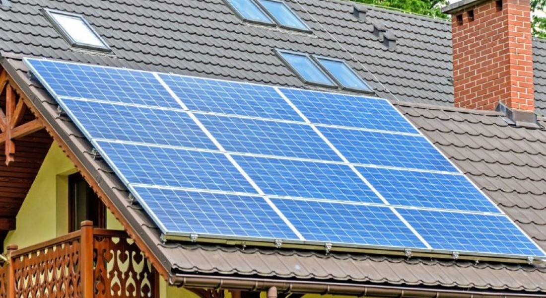 Voordelig stoken met gehuurde zonnepanelen op het dak