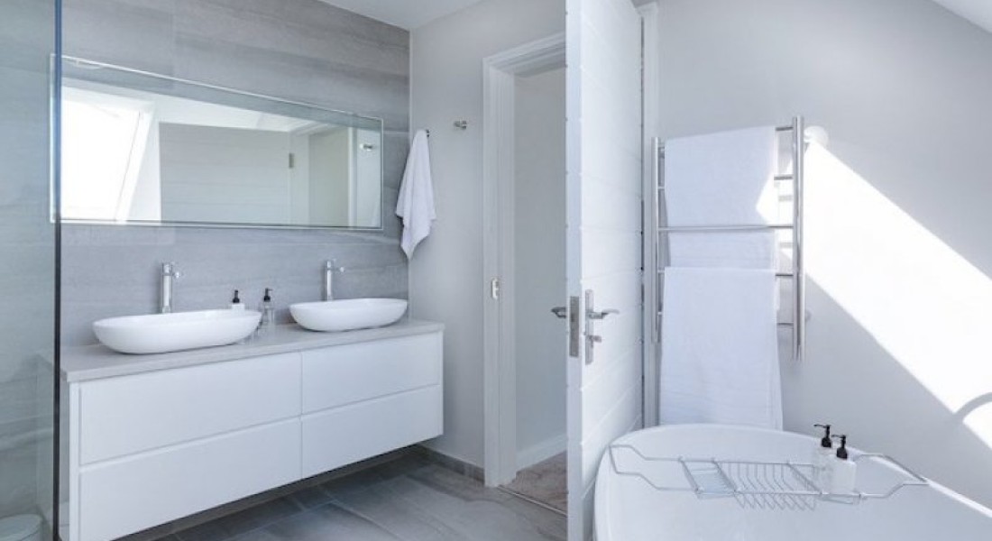 Welke klussen je sowieso moet uitbesteden bij het verbouwen van de badkamer