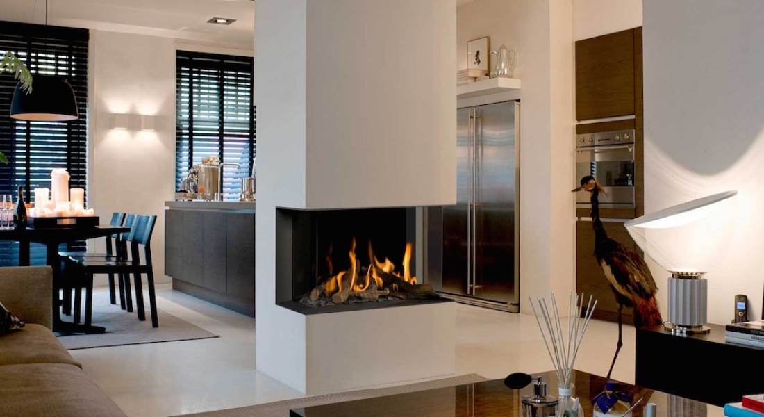 Wooninspiratie - een haard als ruimteverdeler