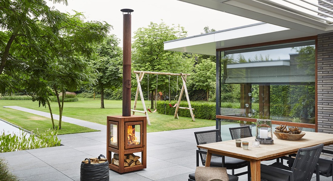 Moderne terras houtkachels