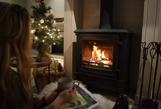 Een goed gestookt houtvuur tijdens sfeervolle winterdagen - De Groene Stoker