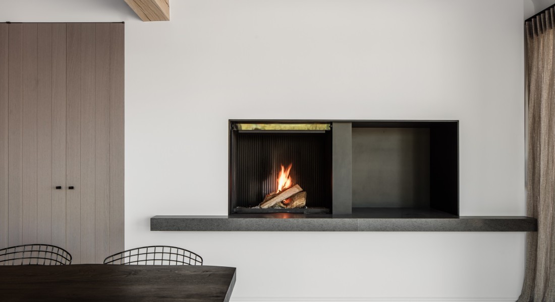 Design haarden met glazen liftdeur