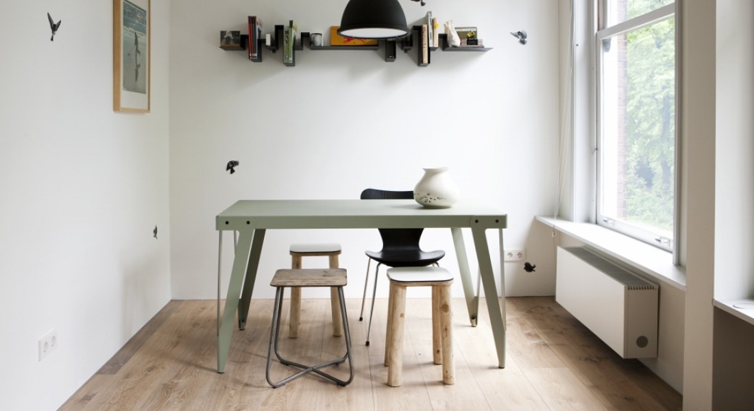 Houten vloeren met de kleur van cappuccino