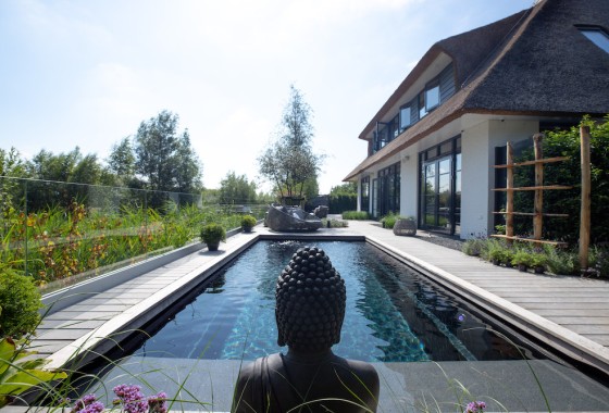 Een eigen zwembad vraagt om voorbereiding - Compass Pools.