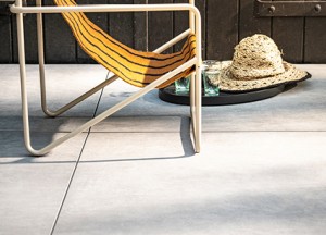 SOLOSTONE Mold Grit 90x90 I vtwonen buitentegels by Douglas &amp; Jones - vtwonen buitenvloeren by Douglas &amp; Jones