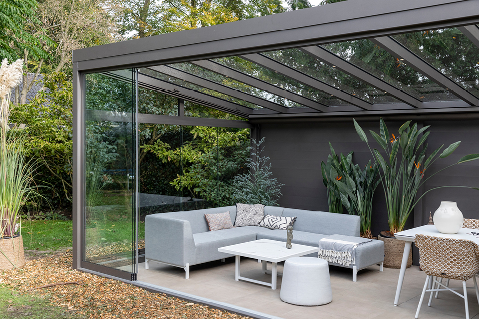 SOLOSTONE Uni Beton Olive 70x70 I vtwonen buitentegels by Douglas & Jones