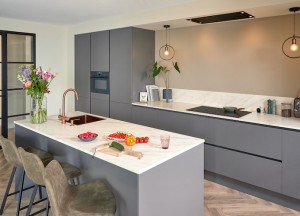 Zwarte plafond afzuigkap  | Pelgrim