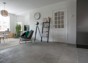 Schitterende vloeren met zachte grijstinten - 