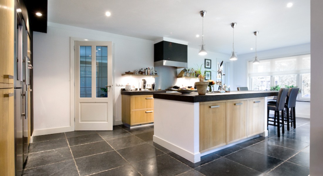 Keukeninspiratie: een keukenvloer van natuursteen