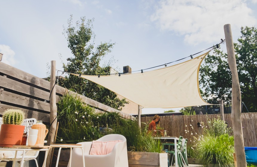 ZONZ SUNSAILS; DE SPECIALIST IN (MAATWERK) SCHADUWDOEKEN EN HARMONICADOEKEN