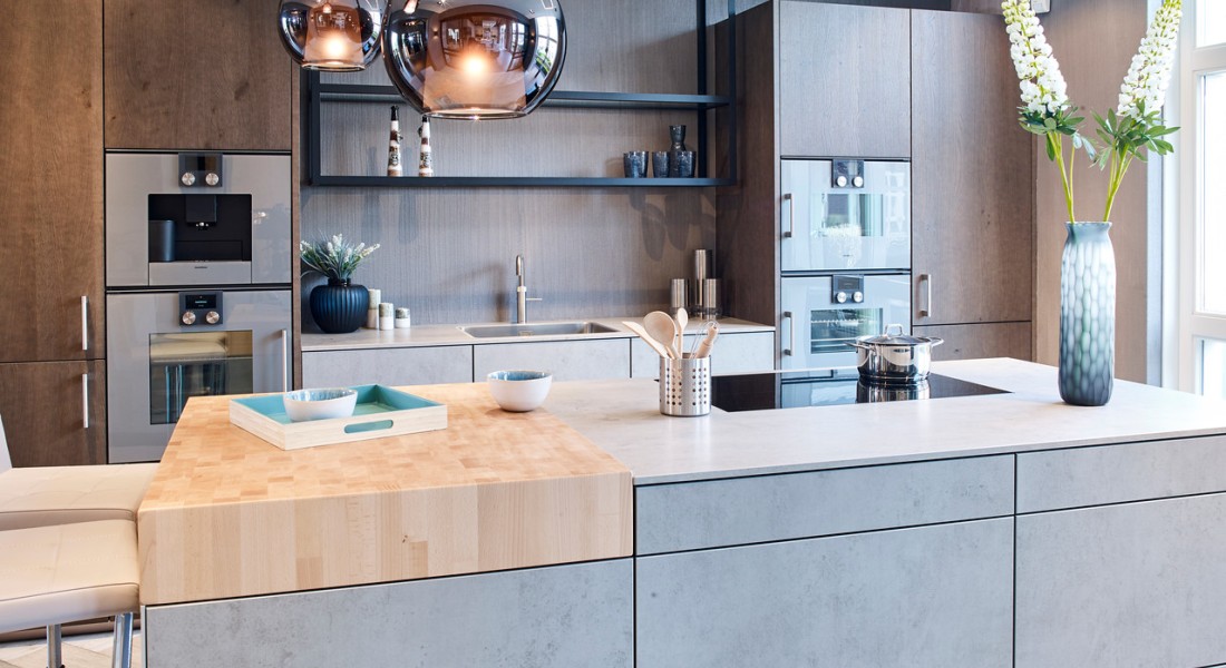 Uitgelicht! Designkeuken met betonlook en hout