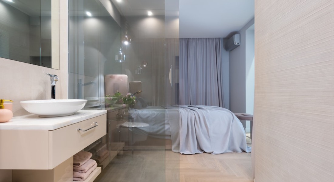 Aandachtspunten voor een badkamer in je slaapkamer