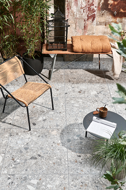 SOLOSTONE Uni Composite Mix I vtwonen buitentegels by Douglas & Jones