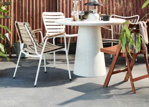 SOLOSTONE Uni Chateau Black I vtwonen buitentegels by Douglas &amp; Jones - vtwonen buitenvloeren by Douglas &amp; Jones