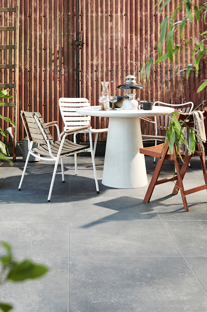 SOLOSTONE Uni Chateau Black I vtwonen buitentegels by Douglas & Jones