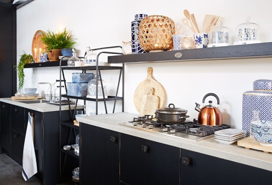 Voorkom scheuren in het keukenblad door vaatwasser dicht te laten - Arte