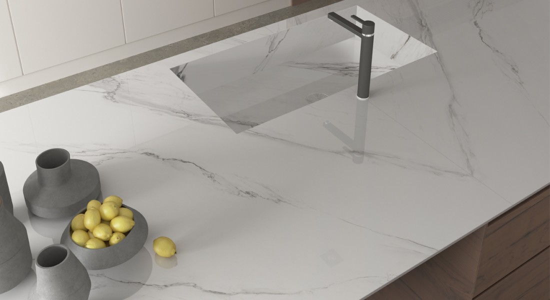 Marmer(look) in de keuken met de werkbladen van Kemie