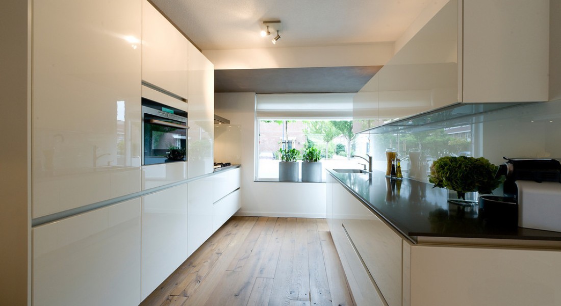 Witte hoogglans keukens: voorbeelden & inspiratie