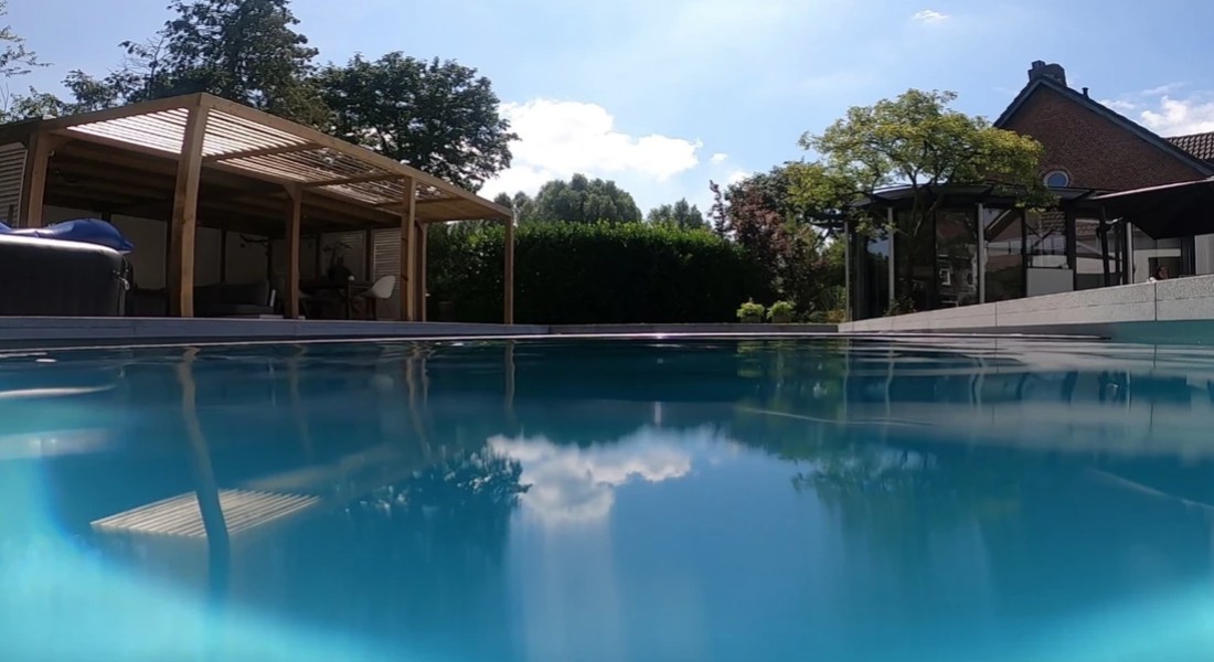 Lekker dobberen in eigen zwembad