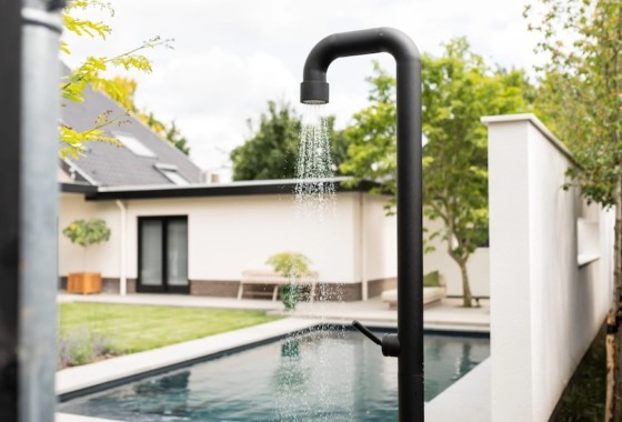 Heerlijk douchen in de tuin - JEE-O