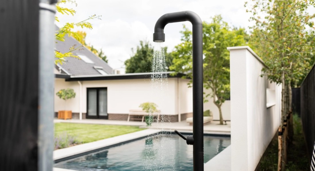 Heerlijk douchen in de tuin