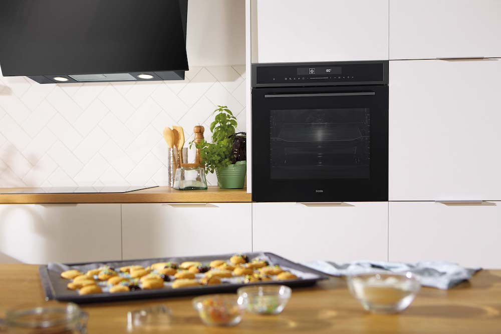 Oven met magnetronfunctie in Black Titanium MO670Ti | ETNA