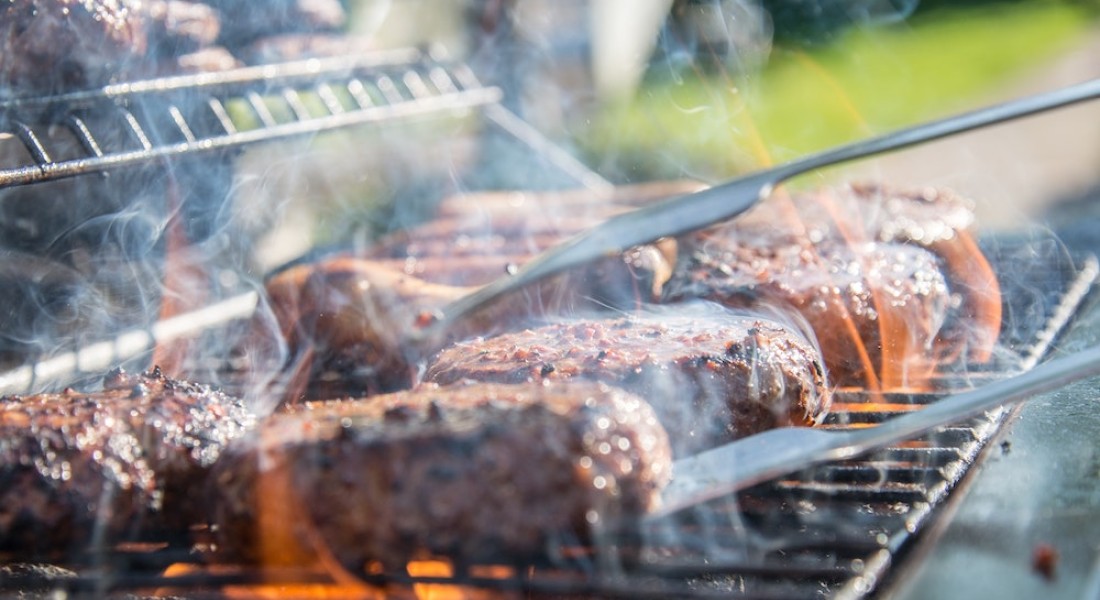 Barbecueën in de herfst? Dat kan in je buitenkeuken!