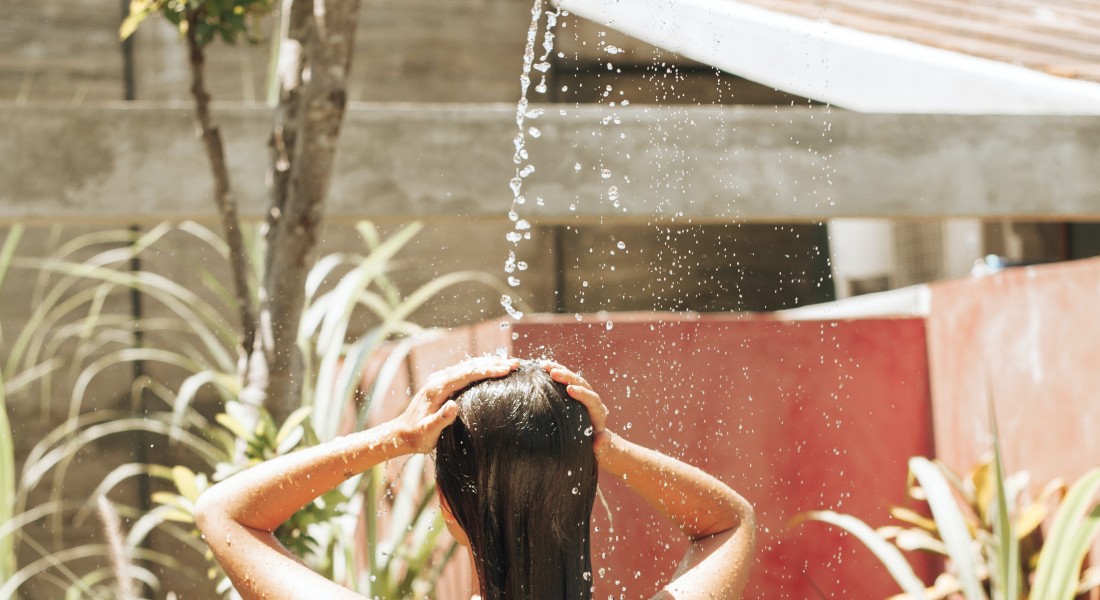 Creëer een buitendouche in je tuin